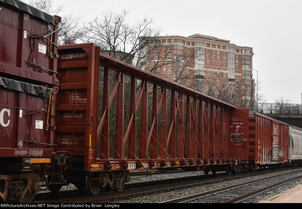 624301